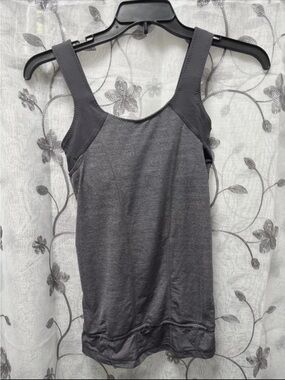 Lululemon Women's Gray Scoop Neck Tank Top